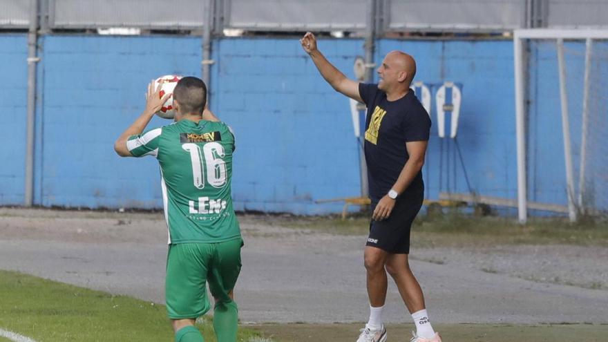 Javi Rozada insiste con los fichajes del Avilés: &quot;Necesitamos tres o cuatro jugadores más&quot;