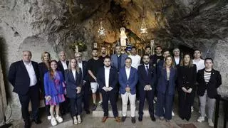 Un guiño azul a La Santina y la curiosa petición de Martín Peláez: así fue la ofrenda del Oviedo a la Virgen de Covadonga