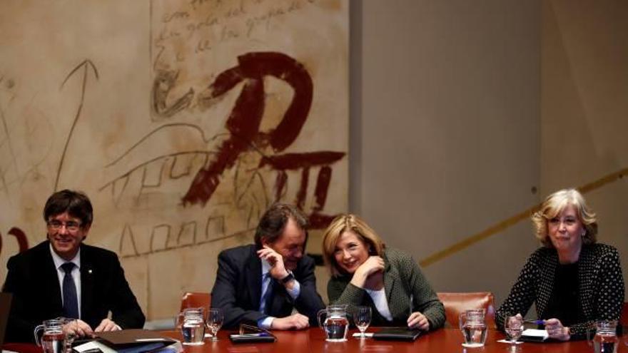 Puigdemont va convidar a Mas, Ortega i Rigau a la reunió setmanal del govern català.