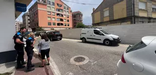 El ensanche de Longán se convierte en aparcamiento y la Policía de Cangas le pone freno