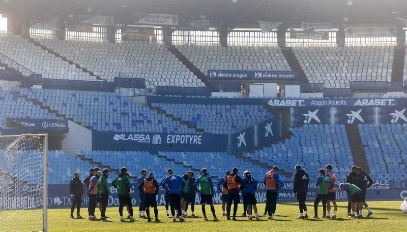 Entrenamiento a puerta abierta del Real Zaragoza en La Romareda