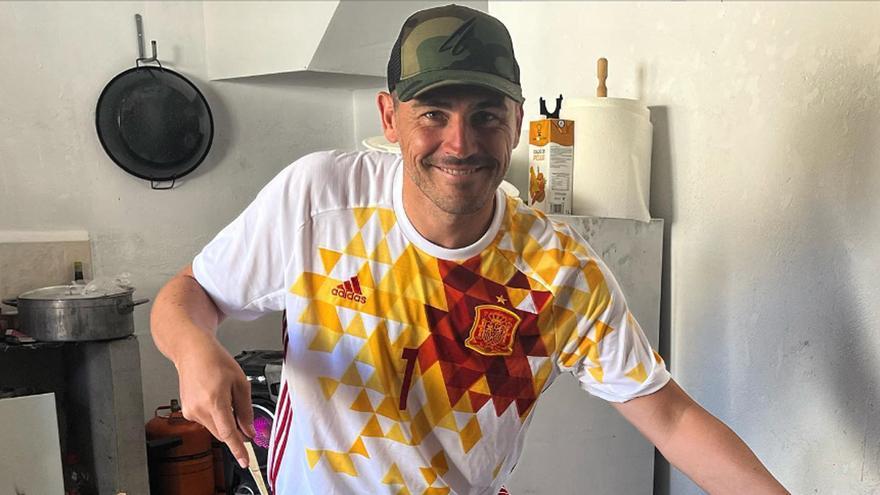 Iker Casillas prepara una paella en Don Benito: &quot;La gente no sabe lo bien que cocino...&quot;