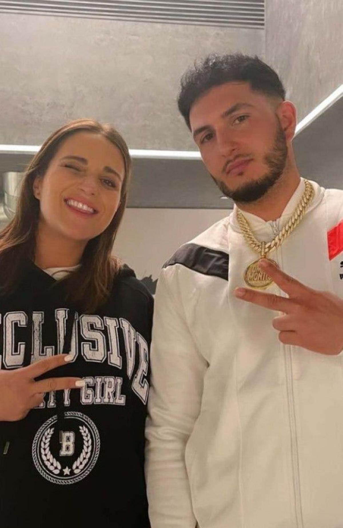 Paula Echevarría posando con Omar Montes