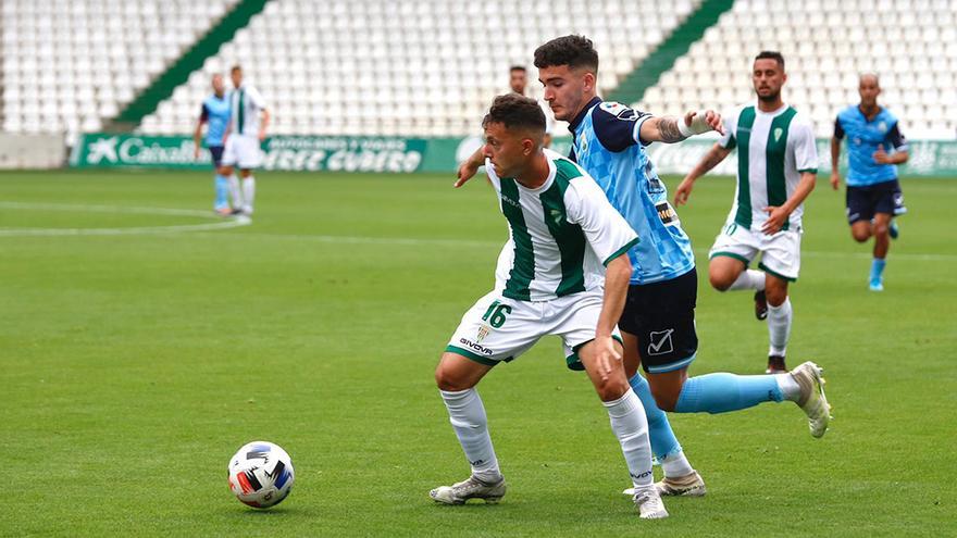 Lance de un partido del Córdoba B en El Arcángel.