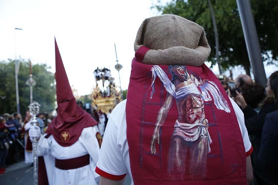 El Descendimiento abre la esperanza del Viernes Santo