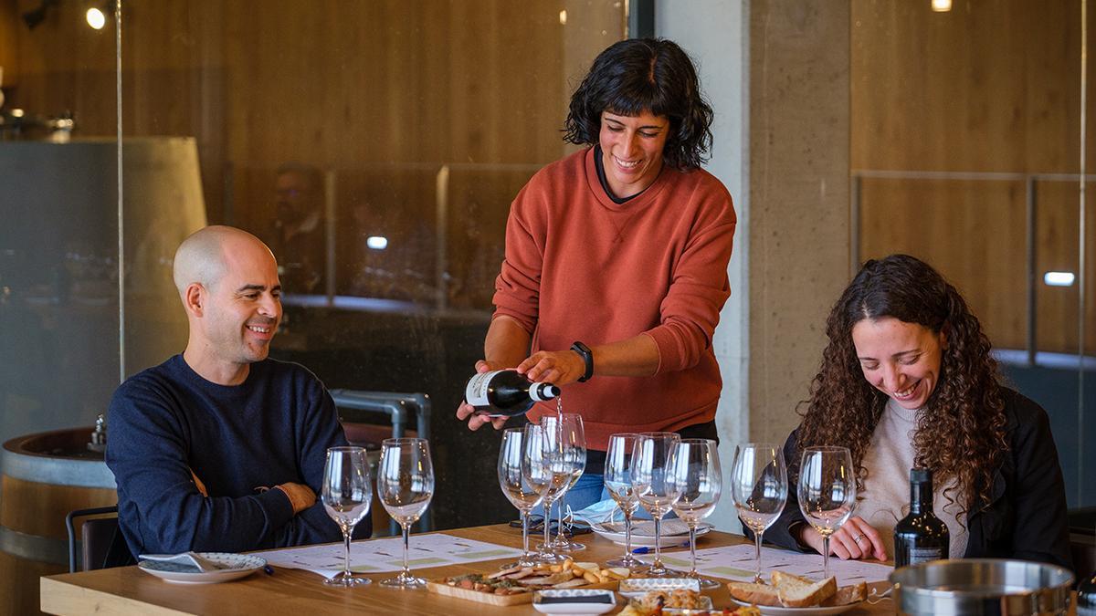 Las catas de vino permiten descubrir el carácter de cada territorio directamente en las bodegas.