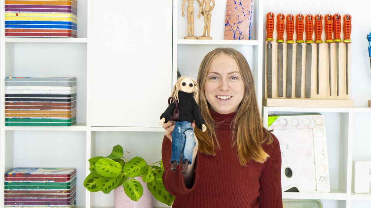 Radha Sivillà al seu taller creatiu a Manresa