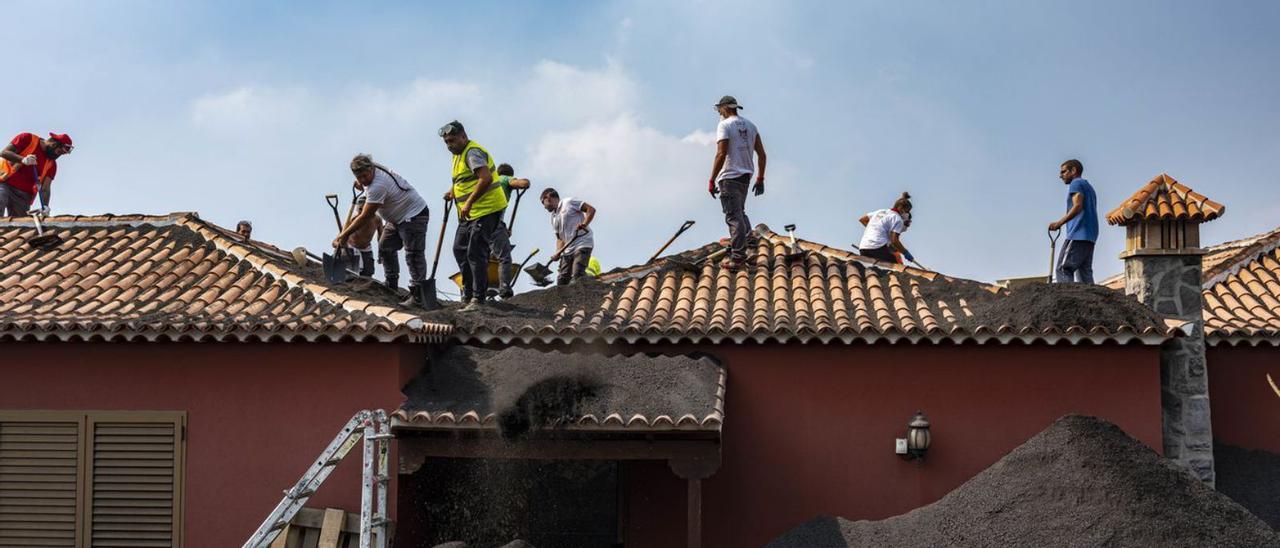 La ceniza y el dióxido de carbono complican la calidad del aire en La Palma