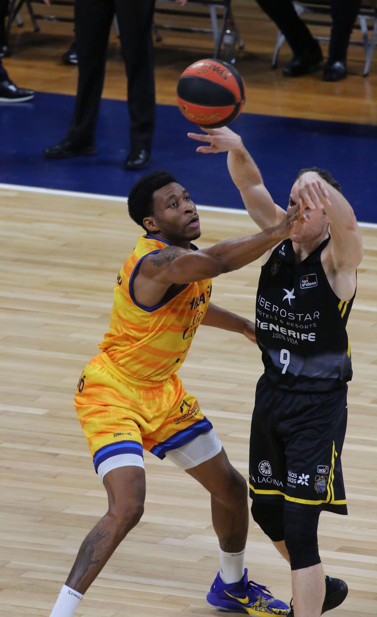 Imágenes del derbi Iberostar Tenerife-Herbalife Gran Canaria