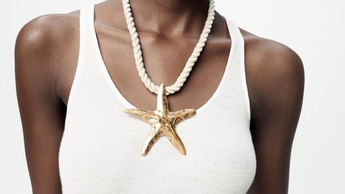 Collares en forma de estrella: la tendencia más refrescante del verano está ya en Zara, Mango y H&amp;M