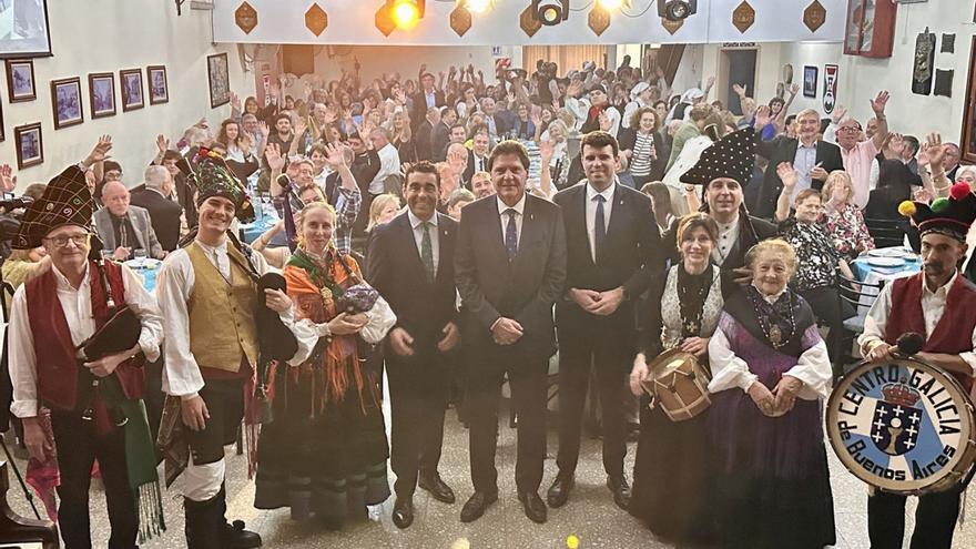 Encuentro de ayer de la delegación de la Diputación con gallegos de Buenos Aires.