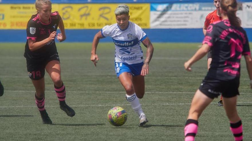 María José Pérez trata de marcharse de Kûhn en una jugada del partido de ayer. | | UDG TENERIFE