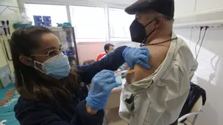 El fin de la exigencia del pasaporte covid frena el interés por empezar a vacunarse en Córdoba
