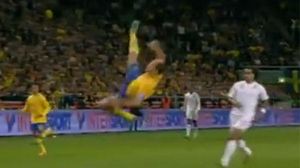 Espectacular gol de Zlatan Ibrahimovic amb la selecció de Suècia, en el partit davant Anglaterra.