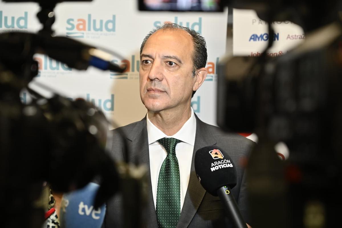 El consejero de Sanidad en funciones, José Luis Bancalero, en el XXX aniversario del primer trasplante de médula en el hospital Miguel Servet.