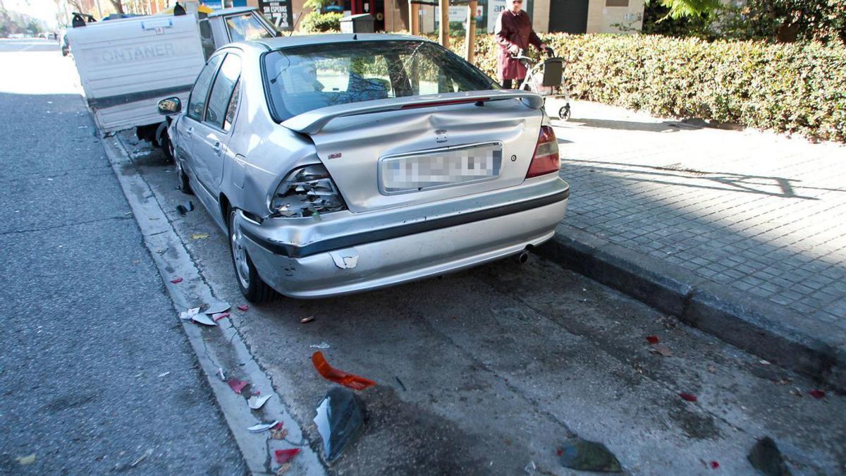 Restos de la moto en la que circulaba el fallecido tras un accidente provocado por un peatón. | MAO