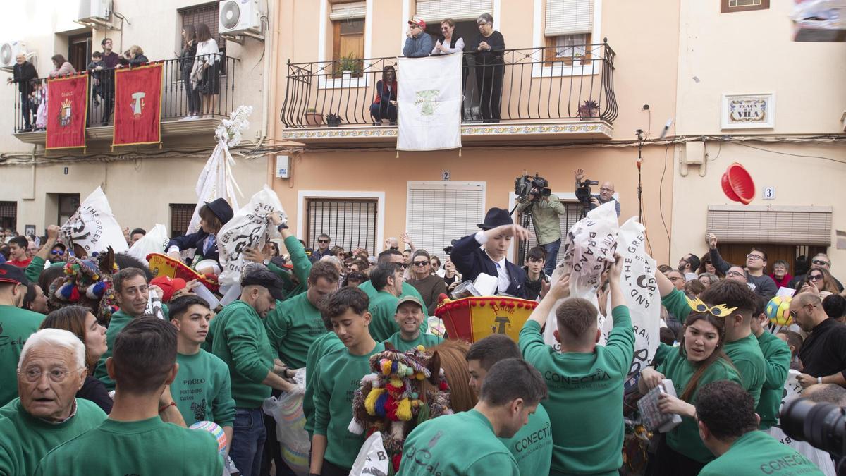 Canals se vuelca con su patrón Sant Antoni