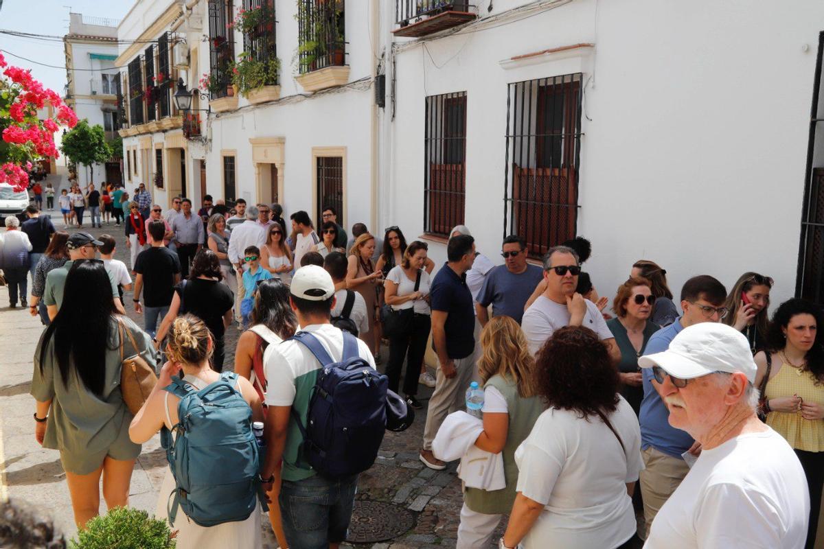 Colas para ver un patio, en la pasada edición del concurso, que acaba de finalizar.