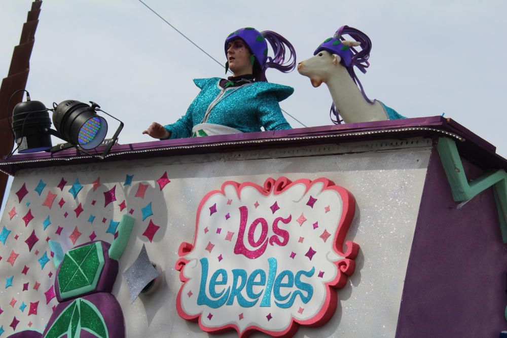 Roses viu un carnaval pletòric de gent i bon temps