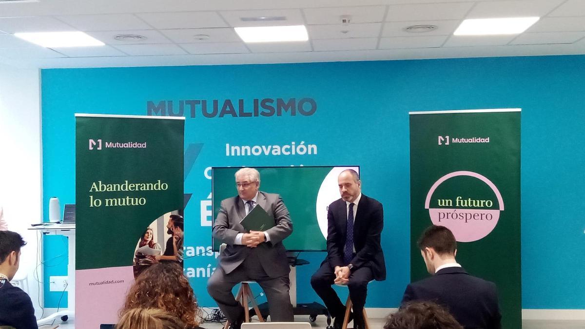 Rafael Navas, primero por la izquierda, en una jornada de innovación.