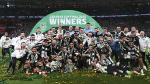 Newcastle players celebrate after winning the EFL Cup final soccer match between Liverpool and Newcastle at Wembley Stadium in London, Sunday, March 16, 2025. (AP Photo/Scott Heppell) Associated Press / LaPresse Only italy and Spain