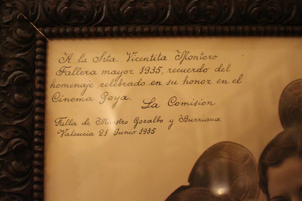 Entrega de las bandas de la fallera mayor y dama de València de 1934