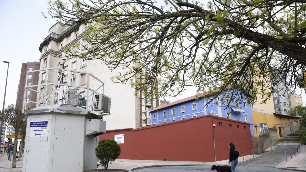 Estación medidora de contaminación en Cervantes, en Avilés