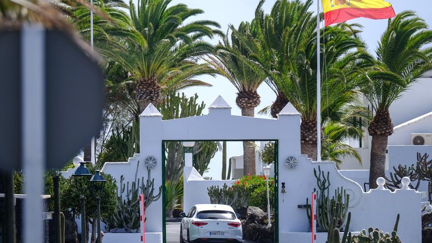 Pedro Sánchez y José Luis Rodríguez Zapatero veranean en Lanzarote