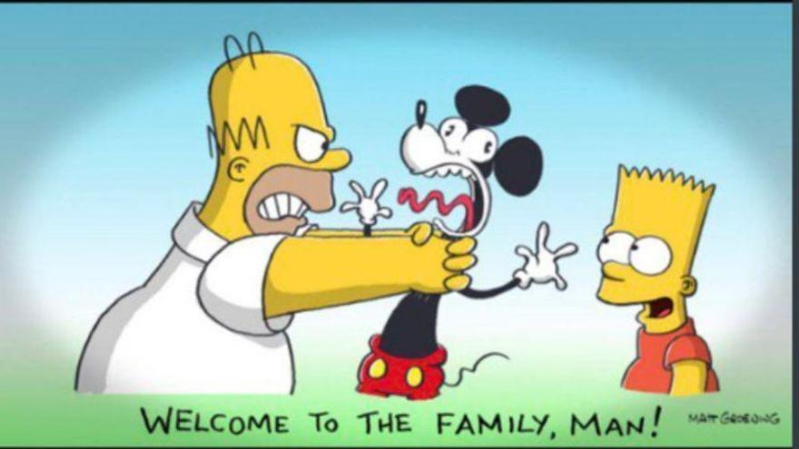 Homer &#039;estrangula&#039; a Mickey, su nuevo dueño