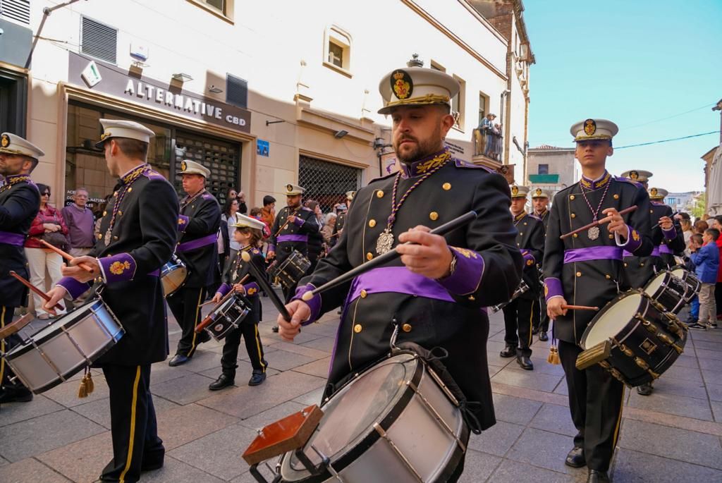 GALERÍA | La Burrina ya desfila y a Cáceres llega la apoteosis de la fe y la Pasión