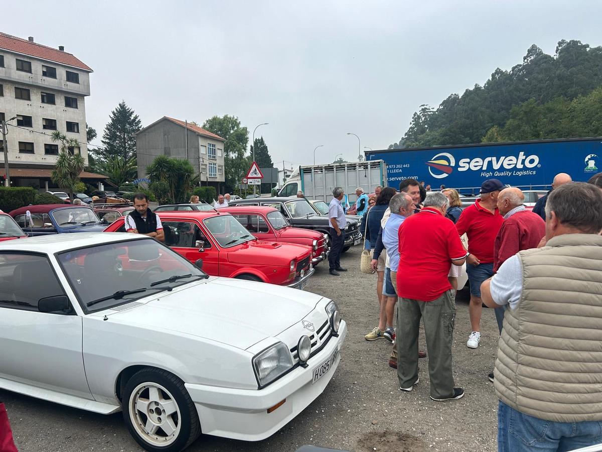 Joyas sobre ruedas: más de 140 vehículos históricos se dan cita en Padrón Joyas sobre ruedas: más de 140 vehículos históricos se dan cita en Padrón