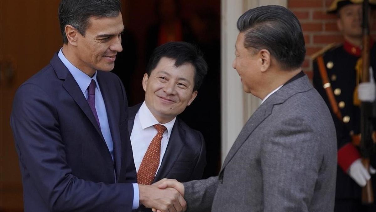 Pedro Sánchez saluda al presidente de la República Popular China