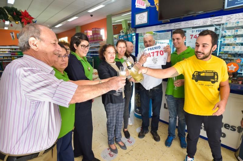 22-12-2019 SANTA LUCÍA DE TIRAJANA. 5º premio del sorteo de Navidad de la Loteria Nacional, vendido en el despacho situado en el Supermercado Doctoral (Grupo Bolaños). Fotógrafo: ANDRES CRUZ  | 22/12/2019 | Fotógrafo: Andrés Cruz