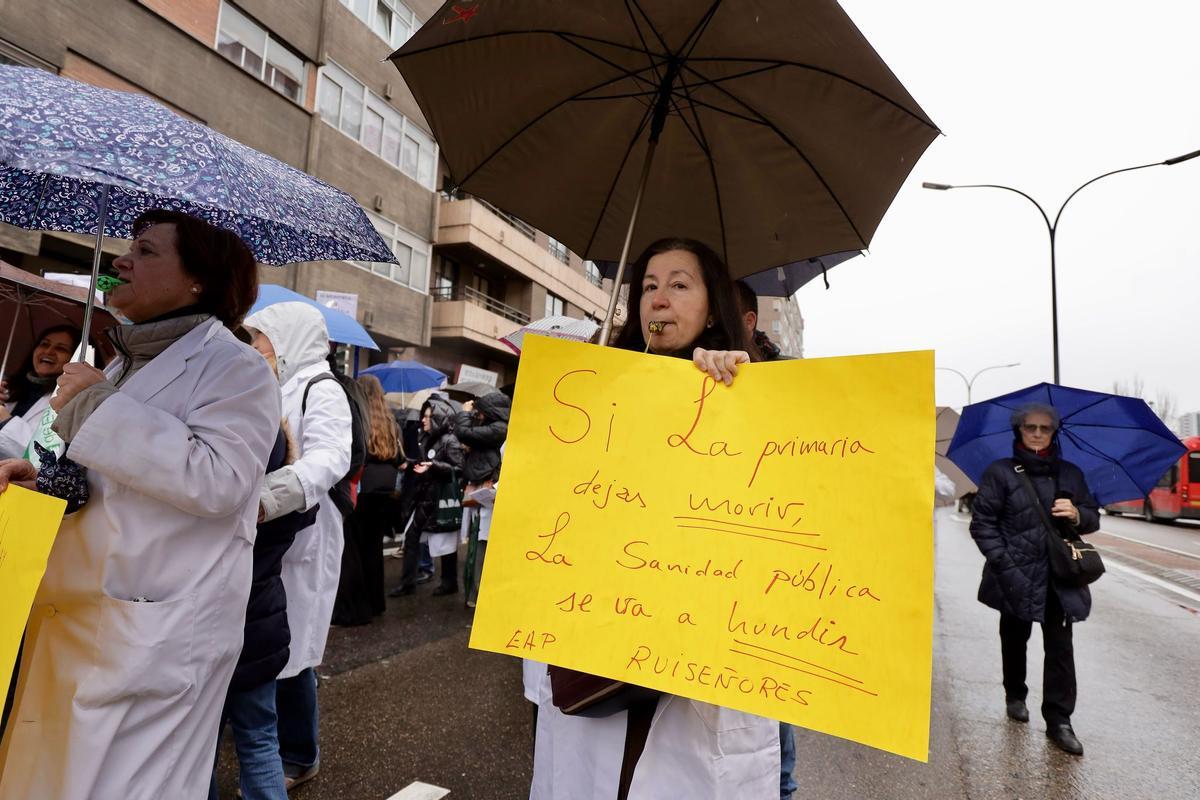 Protesta en la calle contra el 'decretazo' de Bancalero - El Periódico ...