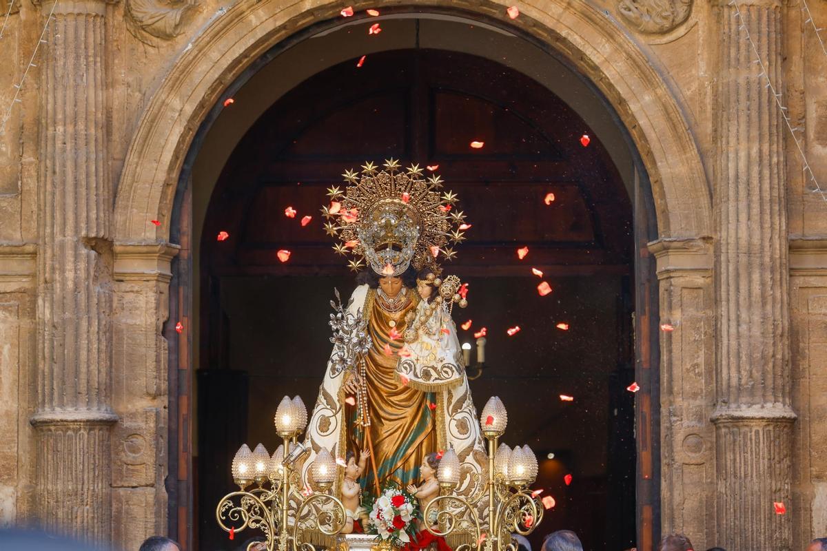 La Virgen de Tabacalera recorre el barrio de la Exposición