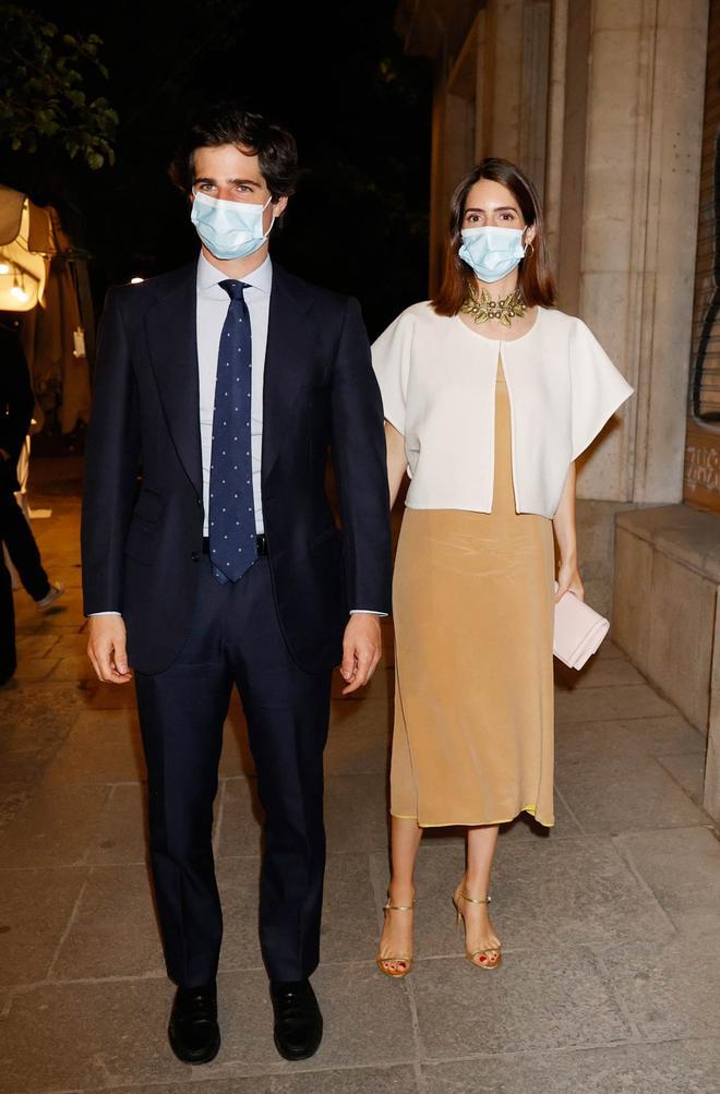 El look de Sofía Palazuelo, con vestido de Atelier Aletheia, la chaqueta de Devota y Lomba, collar de Joaquín Blanco y bolso de Reliquiae