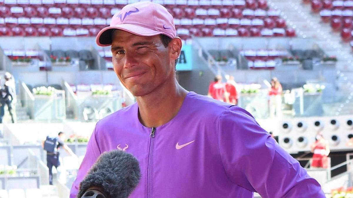 Nadal, ayer antes de hablar para televisión tras ganar a Alcaraz.