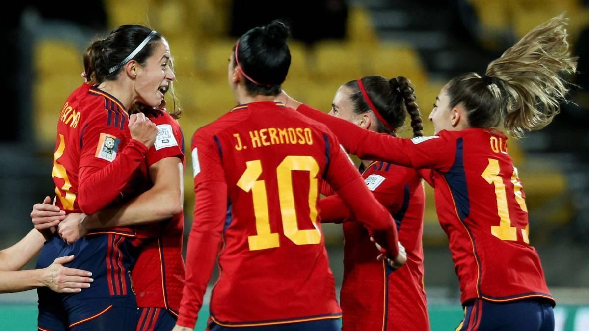 España debutó con victoria frente a Costa Rica (3-0)