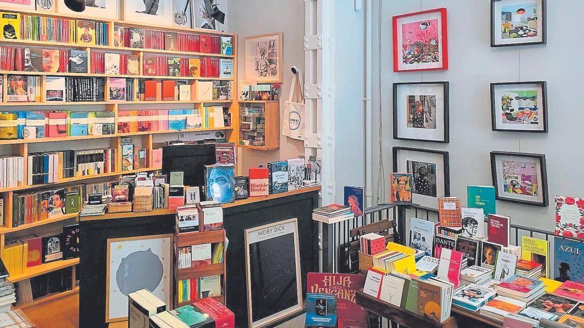 Interior de la librería La Lectora Infiel, en Madrid.