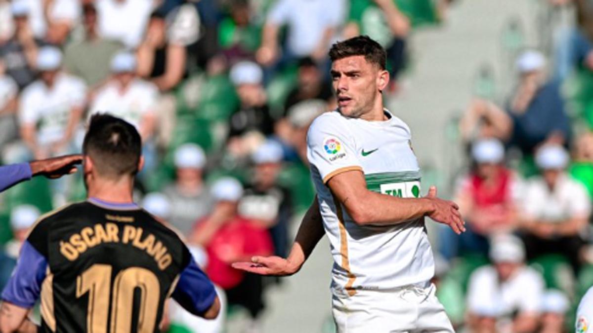 Lucas Boyé, rematando frente al Valladolid