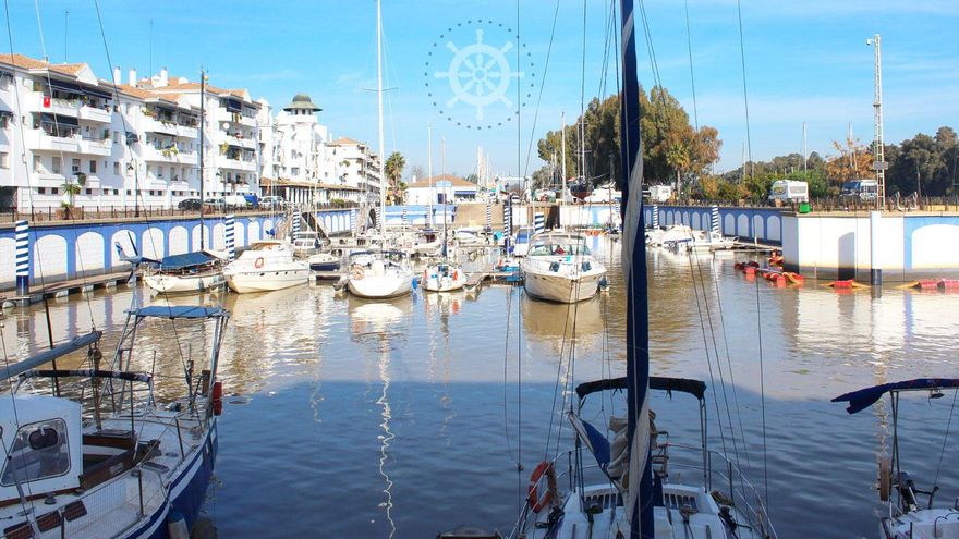 Un pueblo marinero en Sevilla: este es el rincón andaluz que tiene su propio puerto a solo tres kilómetros de la capital