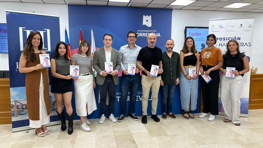Estudiantes del Máster Comincrea de la Universidad de Alicante y la Sede Universitaria de Torrevieja organizan la exposición “Entre las olas tatuadas”