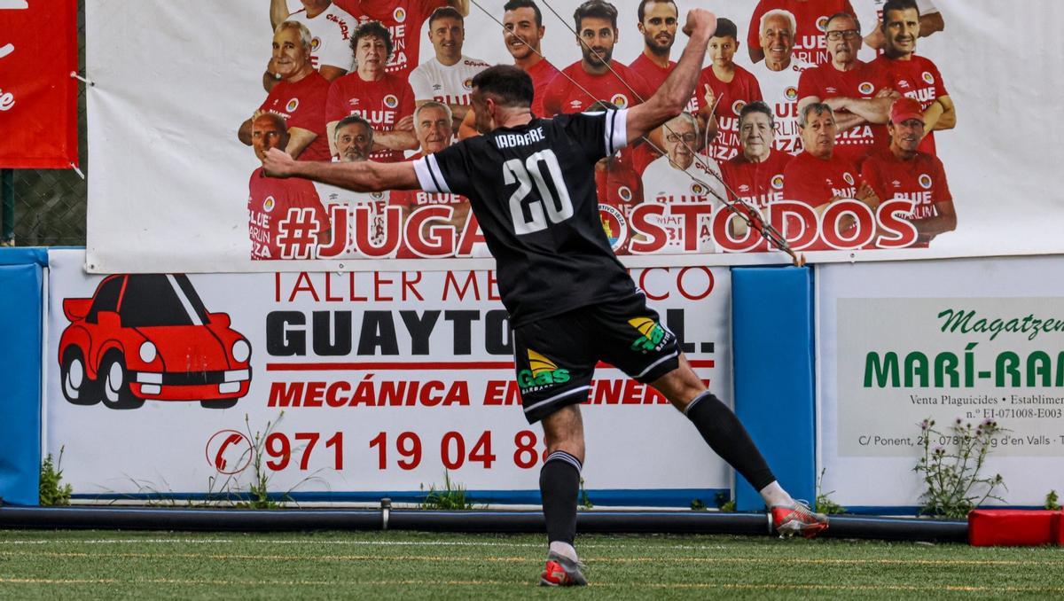 Toni Gabarre celebra el gol de la victoria la semana pasada en Ibiza.