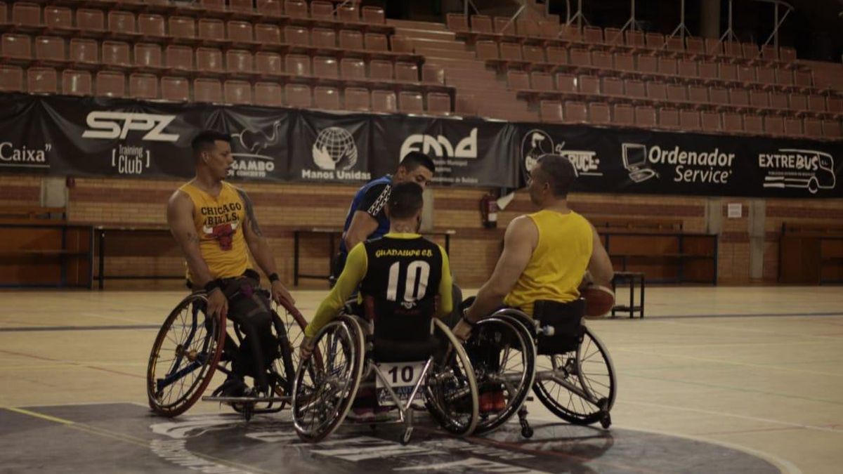 Los jugadores del Mideba, durante un entrenamiento del equipo