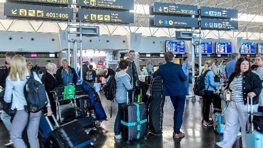 Nuevo récord de llegadas de viajeros a Canarias: 1,7 millones más hasta abril
