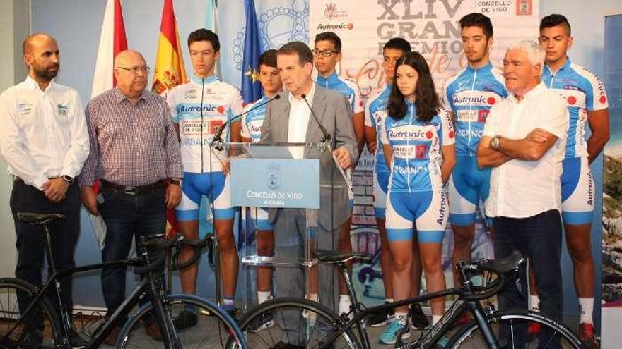 Abel Caballero, durante la presentación de ayer en el Concello.