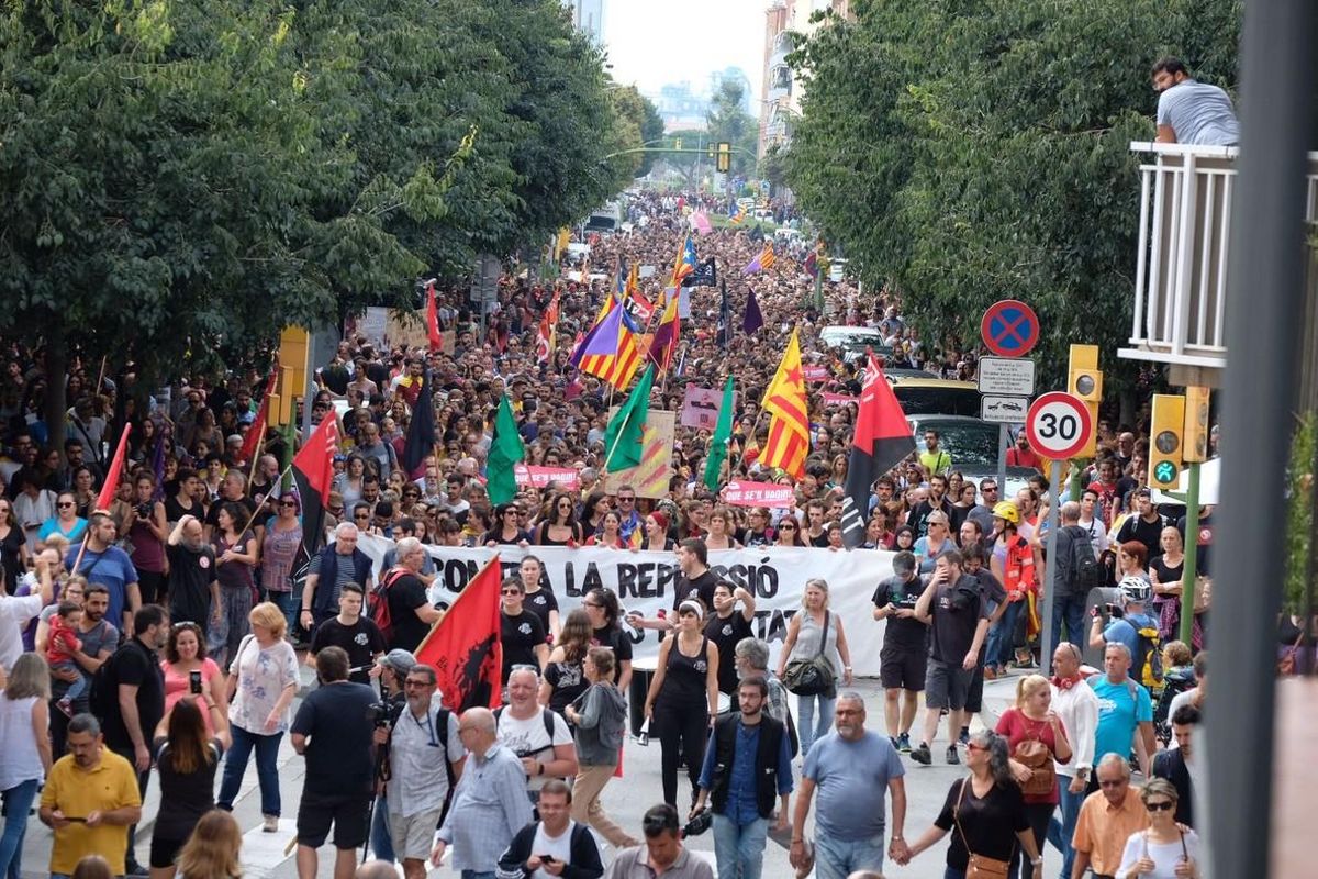 Vista del Camí Ral de Mataró, a la zona dels antics cinemes Iluro, aquest migdia a Mataró.