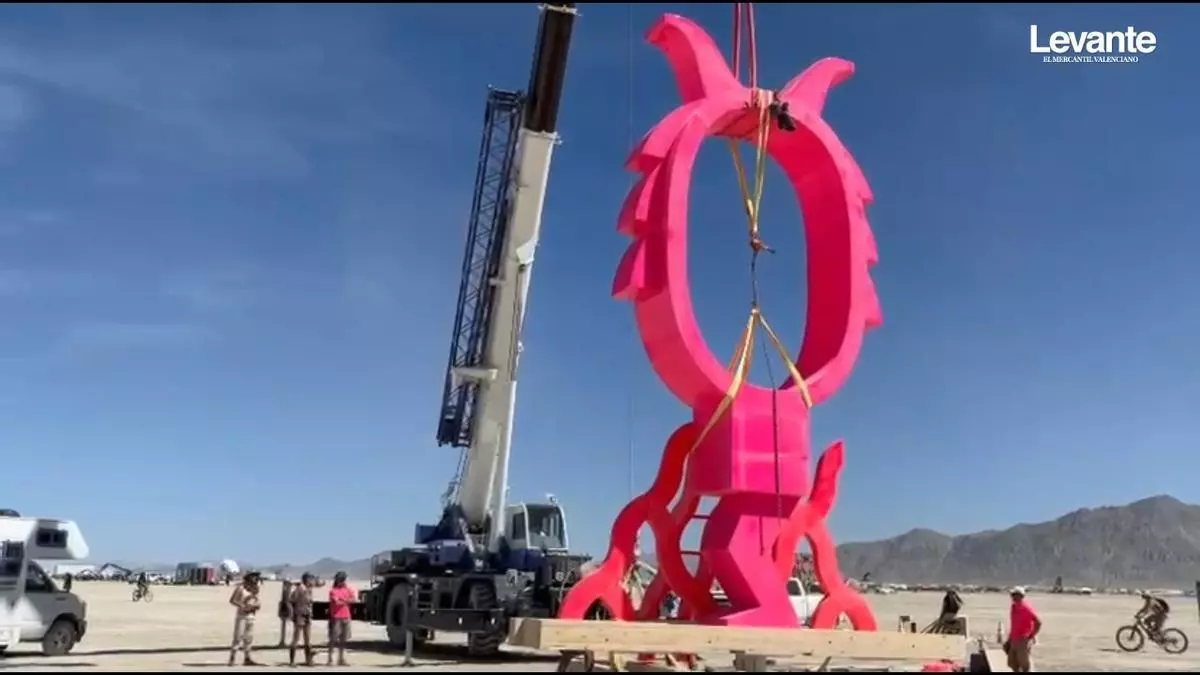 El ‘Correfoc’ de Dani Nebot desafia les tempestes d’arena i es planta al tombe en el desert de Nevada