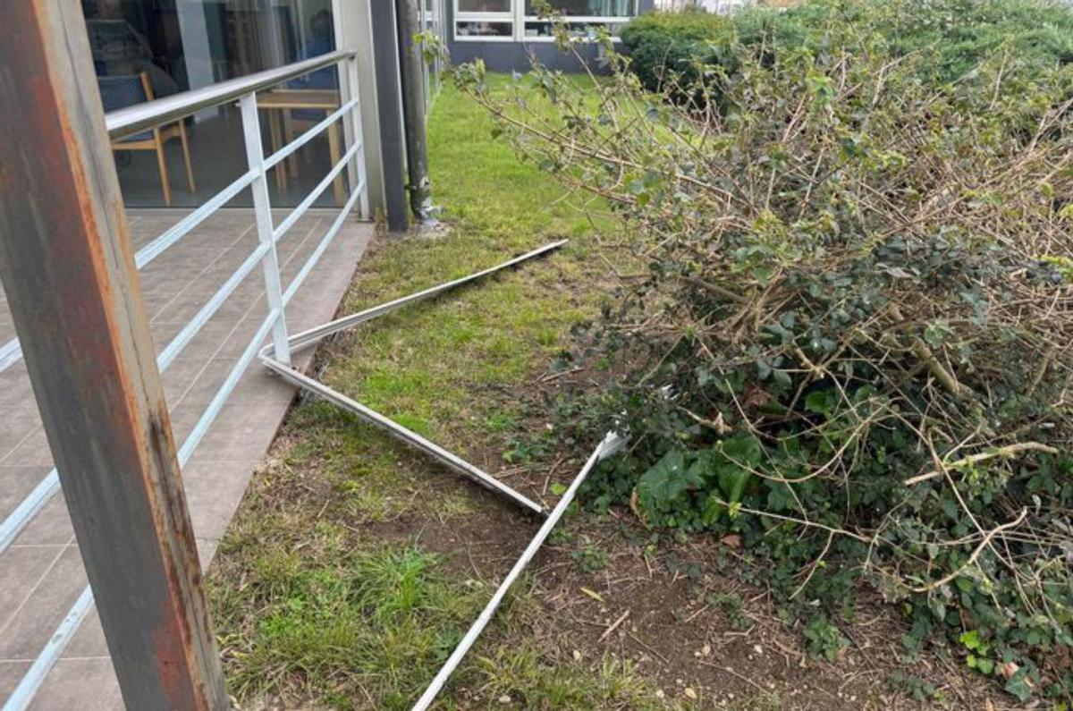 Daños del viento en Sanxenxo. |  FdV