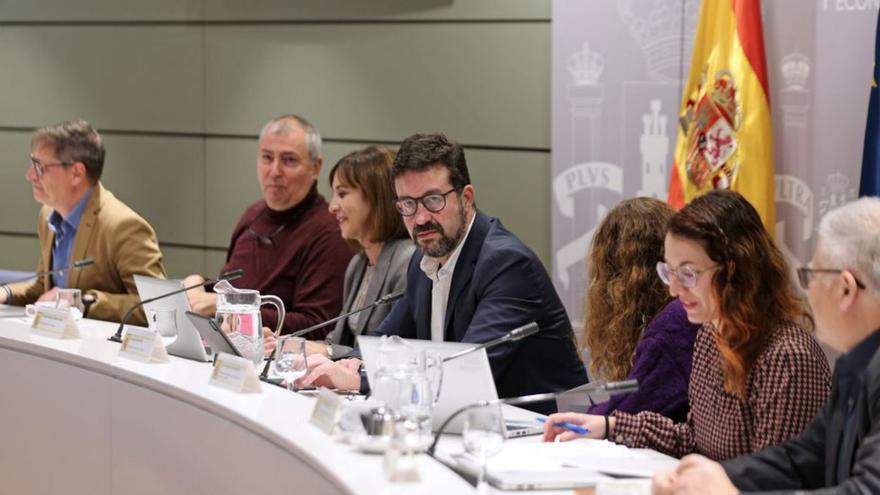 Trabajo cede a patronal y sindicatos el análisis de cómo reducir la jornada laboral en cada sector